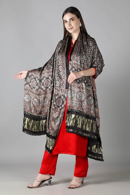 Sheeshakari Red Silk Embroidery Round Neck Kurta Set With Dupatta 