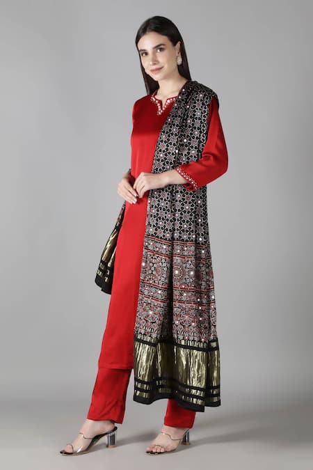 Sheeshakari_Red Silk Embroidery, Sequins Round Neck Straight Kurta Set _Online_at_Aza_Fashions