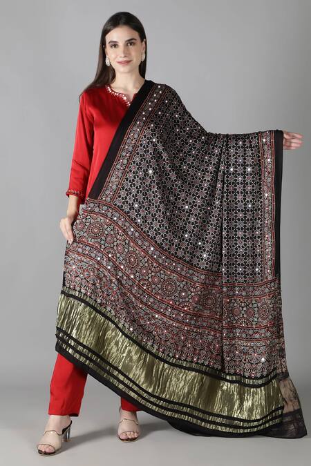 Buy_Sheeshakari_Red Silk Embroidery, Sequins Round Neck Straight Kurta Set _Online_at_Aza_Fashions