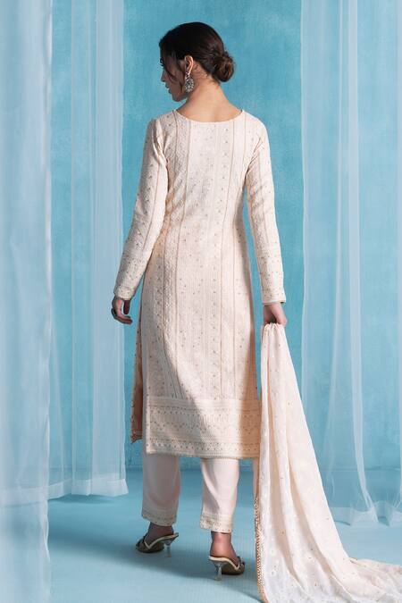 Shop Lashkaraa Peach Georgette Sequins, Embroidery Split V-neck Soft Kurta Set at Aza Fashions Shop_Lashkaraa_Peach Georgette Sequins, Embroidery Split V-neck Soft Kurta Set_at_Aza_Fashions