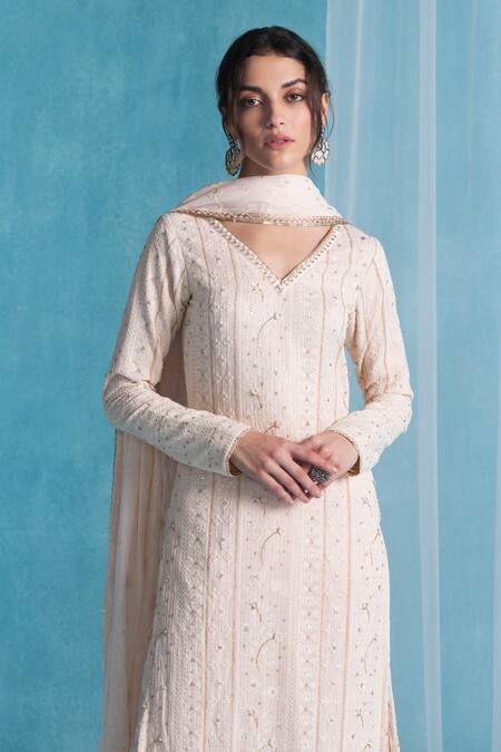 Lashkaraa Peach Georgette Sequins, Embroidery Split V-neck Soft Kurta Set Online at Aza Fashions Lashkaraa_Peach Georgette Sequins, Embroidery Split V-neck Soft Kurta Set_Online_at_Aza_Fashions