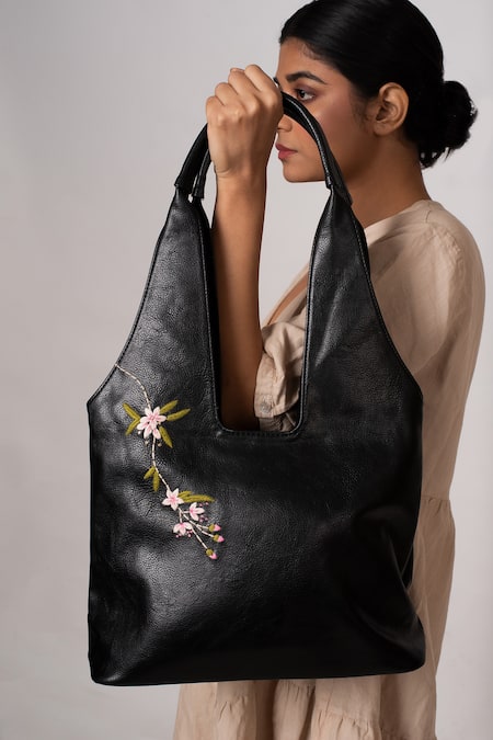 Buy_Miri_Black Embroidery Hand Tote Bag 