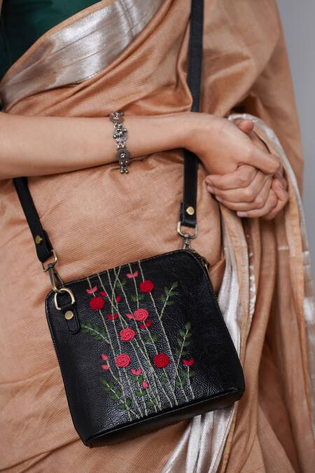 Buy_Miri_Black Embroidery Hand Red Rosebuds Sling Bag 