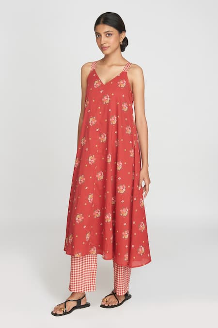 Sinjhar_Red Cotton V-neck Floral Printed Kurta Set _Online_at_Aza_Fashions