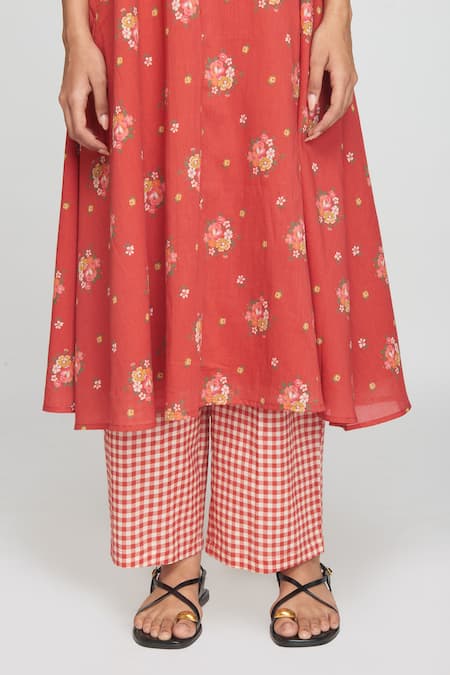 Shop_Sinjhar_Red Cotton V-neck Floral Printed Kurta Set _Online_at_Aza_Fashions