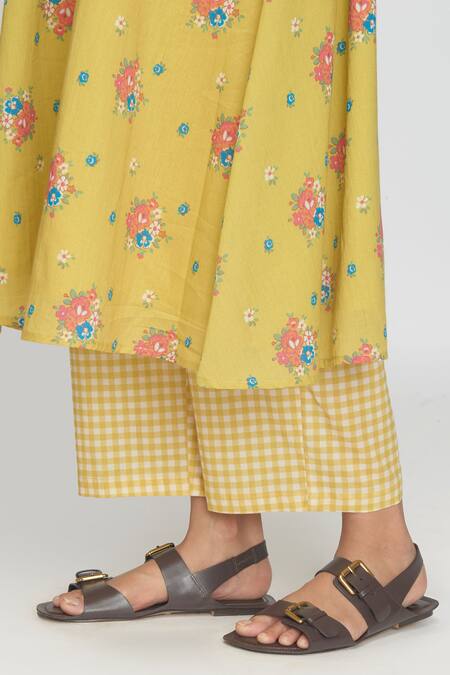 Sinjhar Yellow Cotton V-neck Floral Print Kurta Set Online at Aza Fashions Sinjhar_Yellow Cotton V-neck Floral Print Kurta Set _Online_at_Aza_Fashions