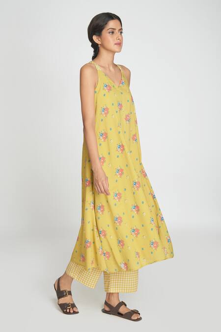 Buy Sinjhar Yellow Cotton V-neck Floral Print Kurta Set Online at Aza Fashions Buy_Sinjhar_Yellow Cotton V-neck Floral Print Kurta Set _Online_at_Aza_Fashions