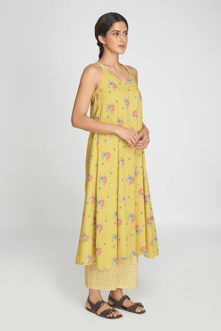 Shop Sinjhar Yellow Cotton V-neck Floral Print Kurta Set Online at Aza Fashions Shop_Sinjhar_Yellow Cotton V-neck Floral Print Kurta Set _Online_at_Aza_Fashions