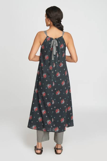 Shop Sinjhar Black Cotton V-neck Floral Printed Kurta Set at Aza Fashions Shop_Sinjhar_Black Cotton V-neck Floral Printed Kurta Set _at_Aza_Fashions