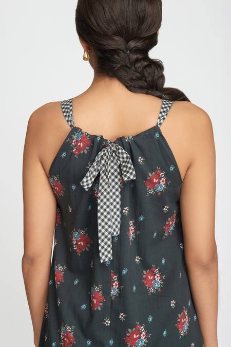 Sinjhar Black Cotton V-neck Floral Printed Kurta Set Online at Aza Fashions Sinjhar_Black Cotton V-neck Floral Printed Kurta Set _Online_at_Aza_Fashions