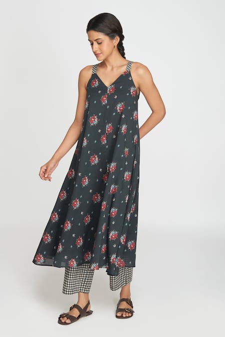 Sinjhar Black Cotton V-neck Floral Printed Kurta Set 