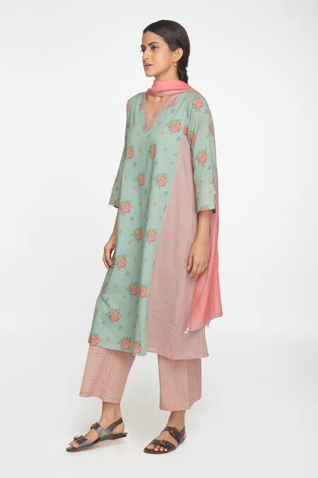 Sinjhar_Teal Cotton, Chanderi Embroidery Split V-neck Dull Floral Kurta Set _Online_at_Aza_Fashions
