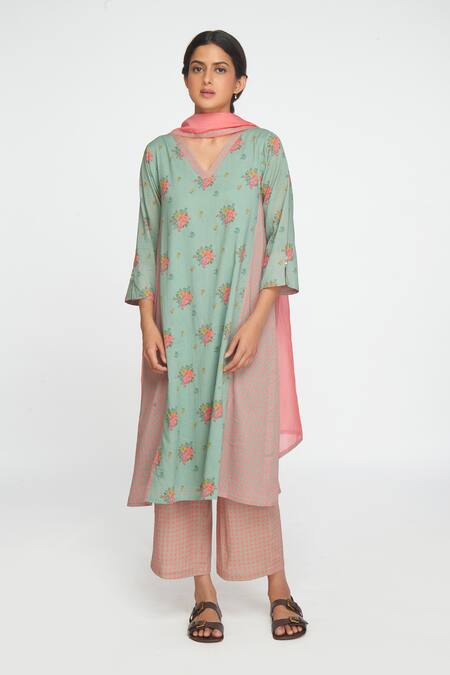 Sinjhar_Teal Cotton, Chanderi Embroidery Split V-neck Dull Floral Kurta Set _at_Aza_Fashions