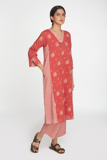 Sinjhar_Red Cotton, Chanderi Split V-neck Floral Printed Kurta Set _Online_at_Aza_Fashions