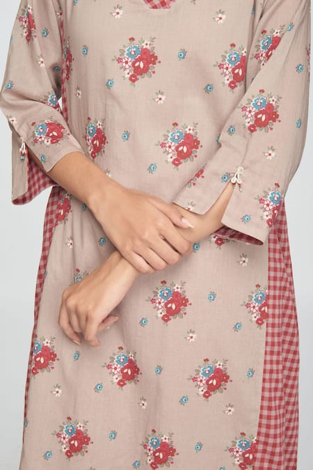 Shop_Sinjhar_Beige Cotton, Chanderi Embroidery V-neck Floral Printed Kurta Set _Online_at_Aza_Fashions