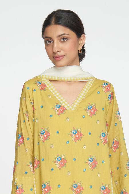 Sinjhar_Yellow Cotton, Chanderi Embroidery V-neck Printed Kurta Set With Dupatta _Online_at_Aza_Fashions