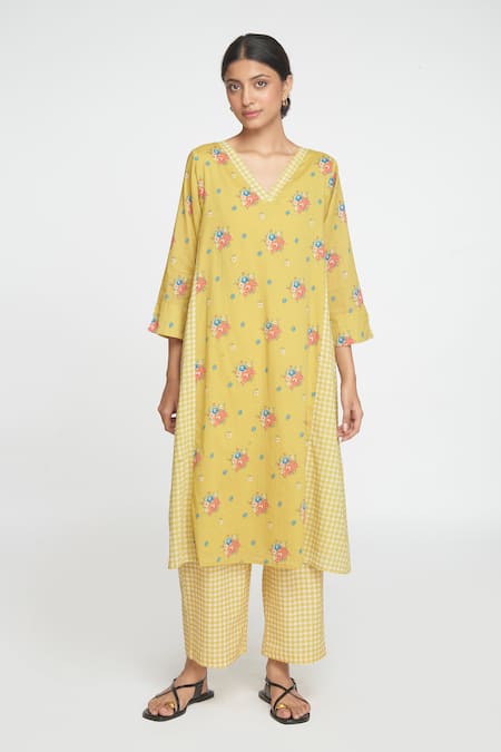 Sinjhar_Yellow Cotton, Chanderi Embroidery V-neck Printed Kurta Set With Dupatta _at_Aza_Fashions