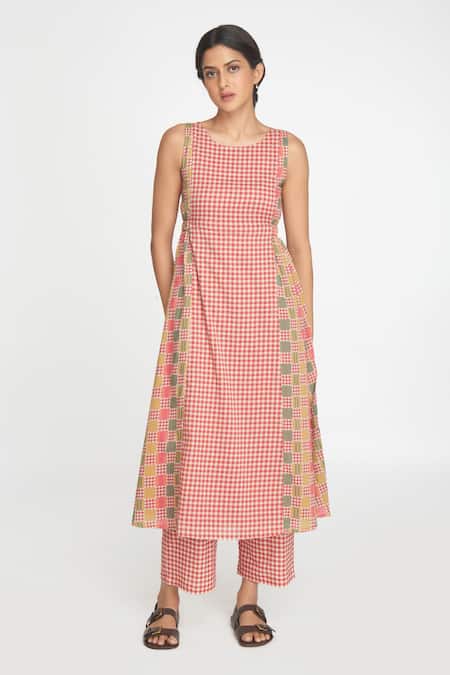 Sinjhar Red Cotton Round Neck Printed Kurta Set Online at Aza Fashions Sinjhar_Red Cotton Round Neck Printed Kurta Set _Online_at_Aza_Fashions