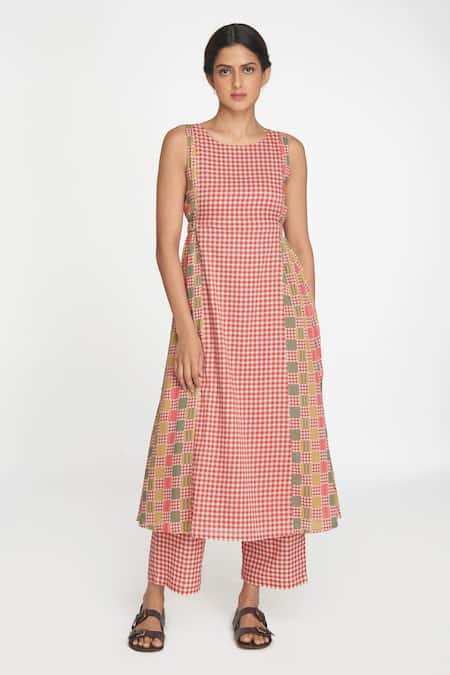 Sinjhar Red Cotton Round Neck Printed Kurta Set at Aza Fashions Sinjhar_Red Cotton Round Neck Printed Kurta Set _at_Aza_Fashions