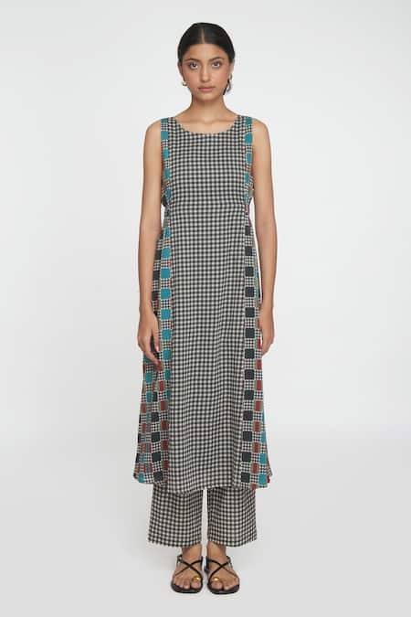 Buy Sinjhar Black Cotton Round Neck Printed Kurta Set Online at Aza Fashions Buy_Sinjhar_Black Cotton Round Neck Printed Kurta Set _Online_at_Aza_Fashions