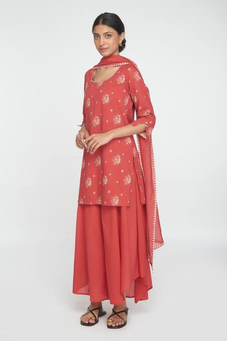 Sinjhar_Red Cotton, Chanderi Keyhole Neck Floral Printed Kurta Set _Online_at_Aza_Fashions