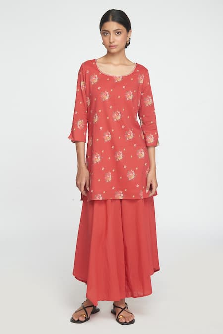 Shop_Sinjhar_Red Cotton, Chanderi Keyhole Neck Floral Printed Kurta Set _Online_at_Aza_Fashions