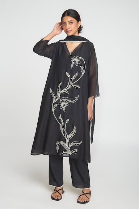 Sinjhar Black Chanderi, Cotton Embroidery V-neck Kurta Set 