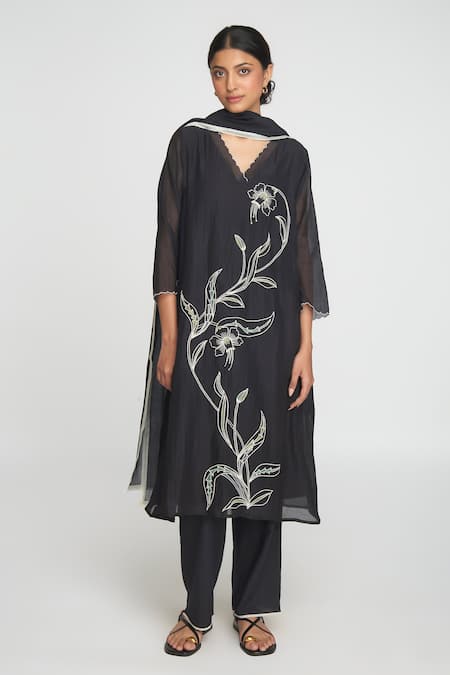 Sinjhar_Black Chanderi, Cotton Embroidery V-neck Kurta Set _Online_at_Aza_Fashions