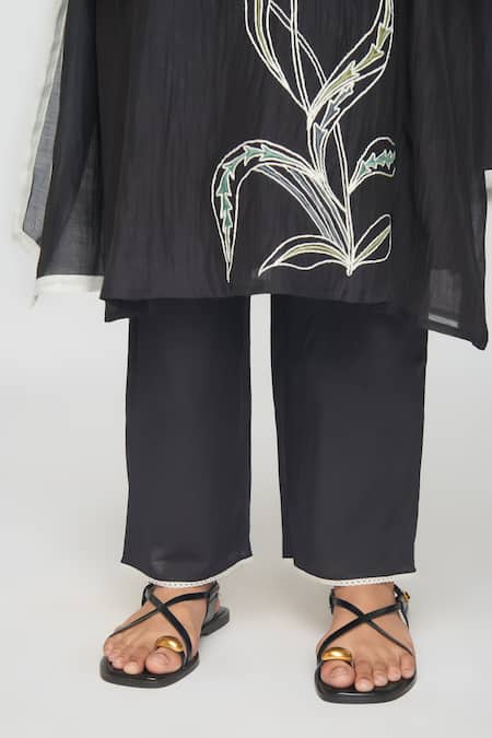 Buy_Sinjhar_Black Chanderi, Cotton Embroidery V-neck Kurta Set 