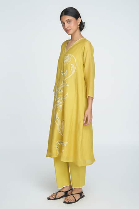Sinjhar_Yellow Chanderi, Cotton Embroidery V-neck Kurta Set _Online_at_Aza_Fashions