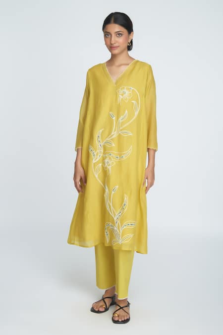 Buy_Sinjhar_Yellow Chanderi, Cotton Embroidery V-neck Kurta Set _Online_at_Aza_Fashions