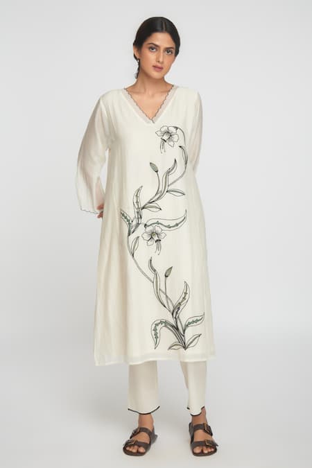 Buy Sinjhar White Chanderi, Cotton Embroidery V-neck Printed Kurta Set Online at Aza Fashions Buy_Sinjhar_White Chanderi, Cotton Embroidery V-neck Printed Kurta Set _Online_at_Aza_Fashions