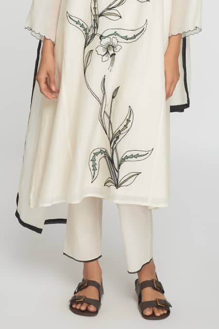 Shop Sinjhar White Chanderi, Cotton Embroidery V-neck Printed Kurta Set Online at Aza Fashions Shop_Sinjhar_White Chanderi, Cotton Embroidery V-neck Printed Kurta Set _Online_at_Aza_Fashions