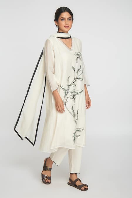 Sinjhar White Chanderi, Cotton Embroidery V-neck Printed Kurta Set at Aza Fashions Sinjhar_White Chanderi, Cotton Embroidery V-neck Printed Kurta Set _at_Aza_Fashions