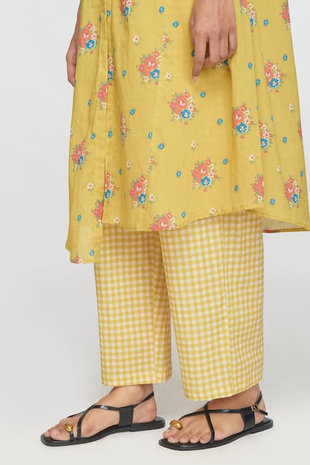 Sinjhar_Yellow Cotton Collared Floral Printed Kurta Set _Online_at_Aza_Fashions