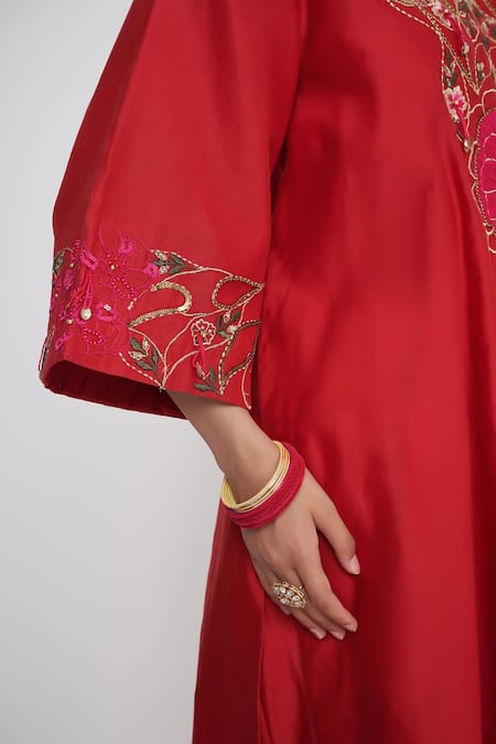 Shop Siyona By Ankurita Red Chanderi, Net Embroidery Split V-neck Kurta Set Online at Aza Fashions Shop_Siyona By Ankurita_Red Chanderi, Net Embroidery Split V-neck Kurta Set _Online_at_Aza_Fashions