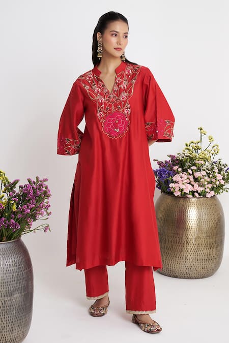 Siyona By Ankurita Red Chanderi, Net Embroidery Split V-neck Kurta Set at Aza Fashions Siyona By Ankurita_Red Chanderi, Net Embroidery Split V-neck Kurta Set _at_Aza_Fashions