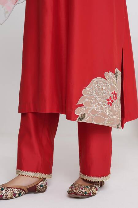 Siyona By Ankurita_Red Chanderi, Organza Embroidery Round Neck Laal Bootedaar Kurta Set _Online_at_Aza_Fashions