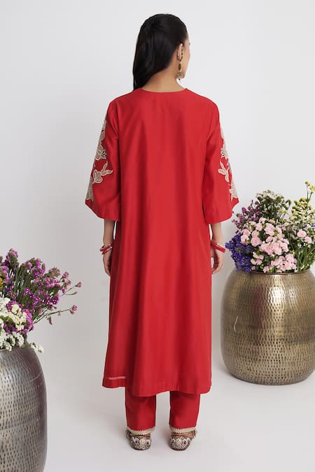 Siyona By Ankurita Laal Bootedaar Kurta Set 