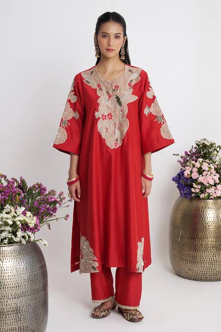 Shop_Siyona By Ankurita_Red Chanderi, Organza Embroidery Round Neck Laal Bootedaar Kurta Set _Online_at_Aza_Fashions