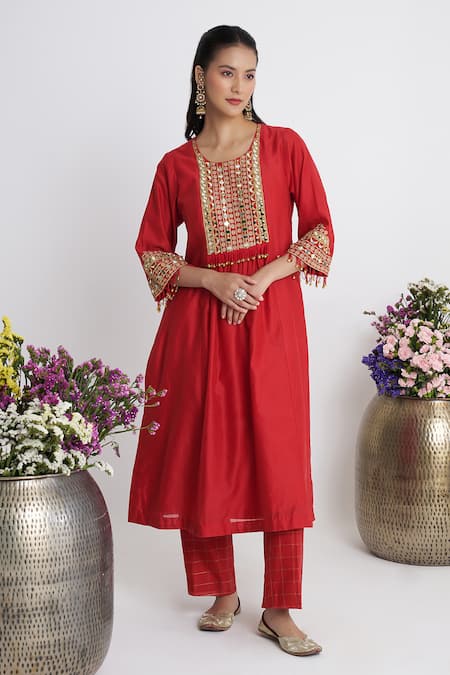 Shop_Siyona By Ankurita_Red Chanderi, Viscose Embroidery Round Neck Lehraata Resham Kurta Set _Online_at_Aza_Fashions