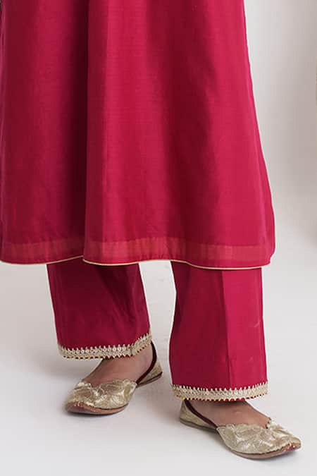 Siyona By Ankurita Pink Chanderi, Organza Embroidery V-neck Satrangi Dhaaga Kurta Set Online at Aza Fashions Siyona By Ankurita_Pink Chanderi, Organza Embroidery V-neck Satrangi Dhaaga Kurta Set _Online_at_Aza_Fashions