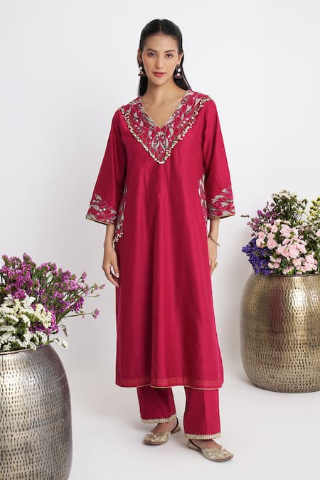 Buy Siyona By Ankurita Pink Chanderi, Organza Embroidery V-neck Satrangi Dhaaga Kurta Set Online at Aza Fashions Buy_Siyona By Ankurita_Pink Chanderi, Organza Embroidery V-neck Satrangi Dhaaga Kurta Set _Online_at_Aza_Fashions