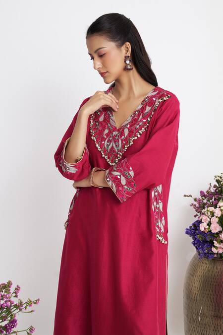 Shop Siyona By Ankurita Pink Chanderi, Organza Embroidery V-neck Satrangi Dhaaga Kurta Set Online at Aza Fashions Shop_Siyona By Ankurita_Pink Chanderi, Organza Embroidery V-neck Satrangi Dhaaga Kurta Set _Online_at_Aza_Fashions
