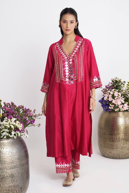 Buy_Siyona By Ankurita_Pink Chanderi, Viscose, Organza Embroidery V-neck Resham Roshni Kurta Set _Online_at_Aza_Fashions