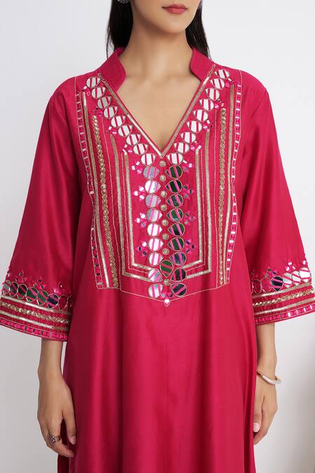 Shop_Siyona By Ankurita_Pink Chanderi, Viscose, Organza Embroidery V-neck Resham Roshni Kurta Set _Online_at_Aza_Fashions