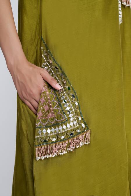 Siyona By Ankurita Green Chanderi, Organza Mirrors Split V-neck Leher Kaftaan Set at Aza Fashions Siyona By Ankurita_Green Chanderi, Organza Mirrors Split V-neck Leher Kaftaan Set _at_Aza_Fashions