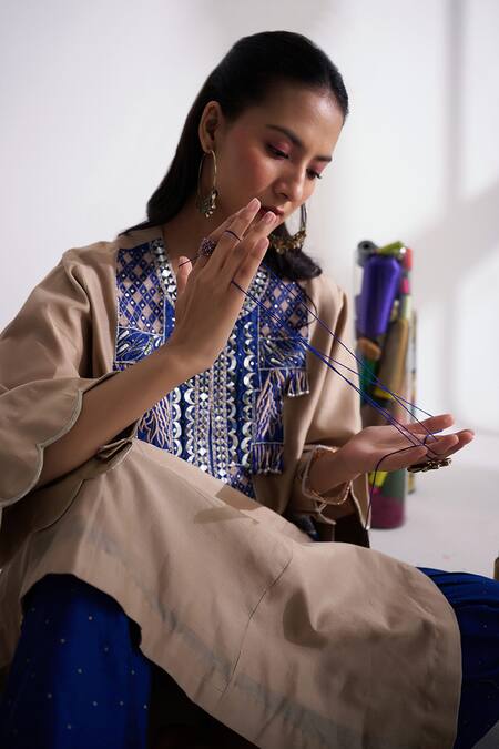 Buy_Siyona By Ankurita_Beige Chanderi, Organza Embroidery Round Neck Chaand Baresham Kurta Set _Online_at_Aza_Fashions