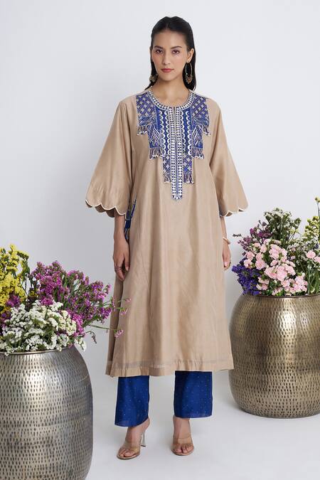 Shop_Siyona By Ankurita_Beige Chanderi, Organza Embroidery Round Neck Chaand Baresham Kurta Set _Online_at_Aza_Fashions