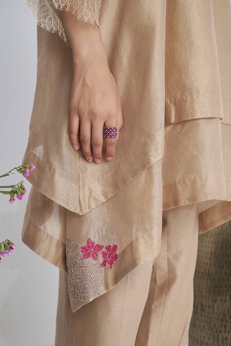 Siyona By Ankurita_Beige Chanderi, Organza Embroidery, Sequins Split Dhaagon Ka Jaal Kurta Set _at_Aza_Fashions